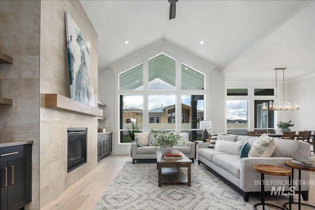 2843 W Three Lakes Dr., Meridian, ID 83646