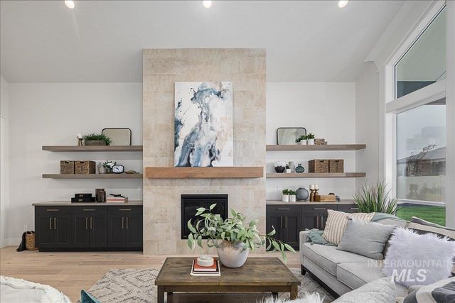 2843 W Three Lakes Dr., Meridian, ID 83646