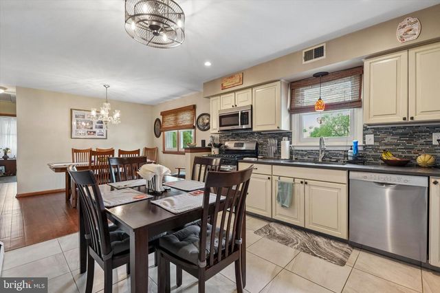 906 H AVE, Glenside, PA 19038