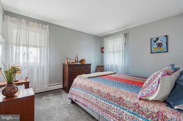 906 H AVE, Glenside, PA 19038