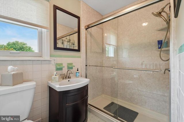 906 H AVE, Glenside, PA 19038