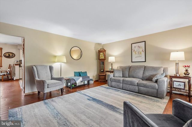 906 H AVE, Glenside, PA 19038