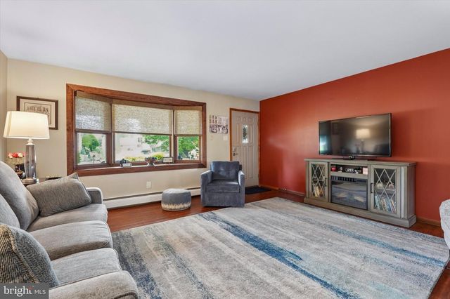 906 H AVE, Glenside, PA 19038