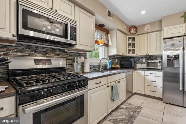 906 H AVE, Glenside, PA 19038