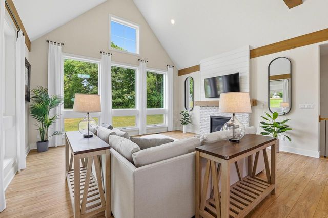 3864 Hickory Hill PARKWAY, Hubertus, WI 53033