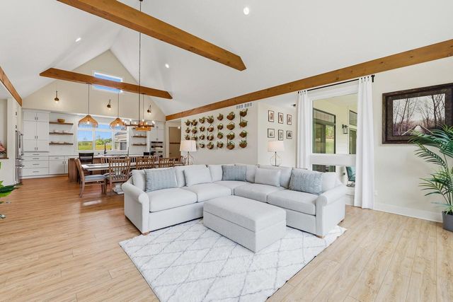 3864 Hickory Hill PARKWAY, Hubertus, WI 53033