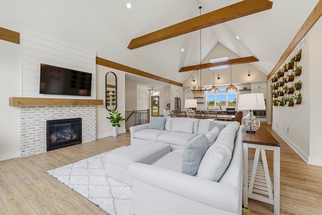 3864 Hickory Hill PARKWAY, Hubertus, WI 53033