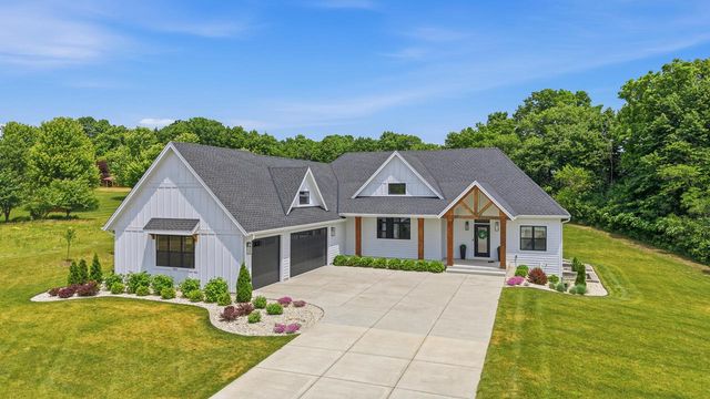 3864 Hickory Hill PARKWAY, Hubertus, WI 53033