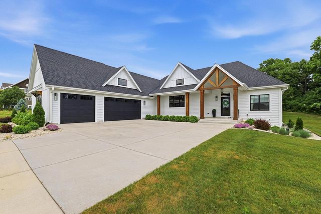 3864 Hickory Hill PARKWAY, Hubertus, WI 53033