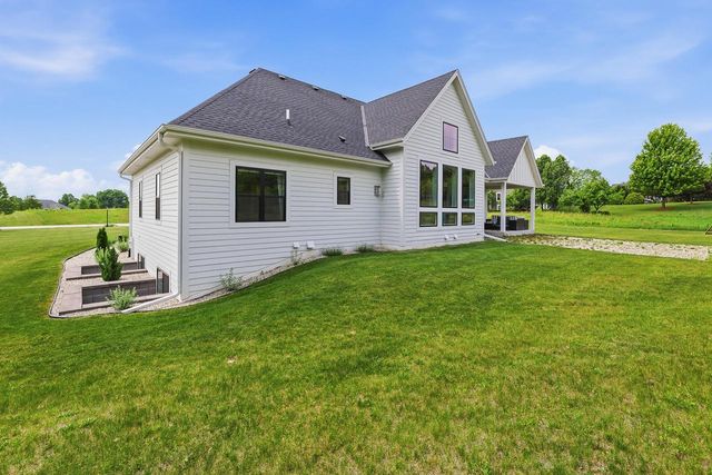 3864 Hickory Hill PARKWAY, Hubertus, WI 53033