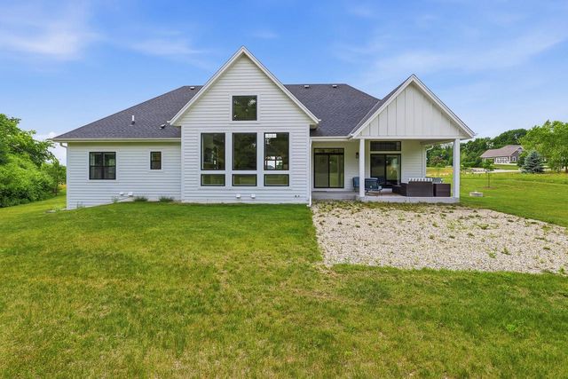 3864 Hickory Hill PARKWAY, Hubertus, WI 53033