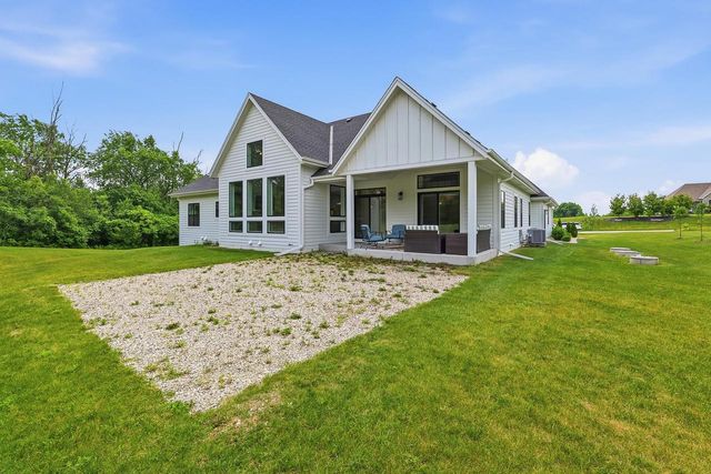 3864 Hickory Hill PARKWAY, Hubertus, WI 53033