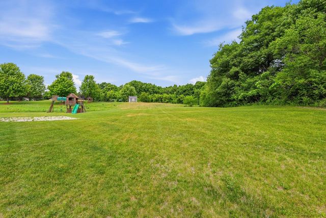 3864 Hickory Hill PARKWAY, Hubertus, WI 53033