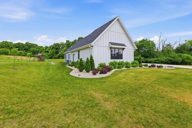 3864 Hickory Hill PARKWAY, Hubertus, WI 53033