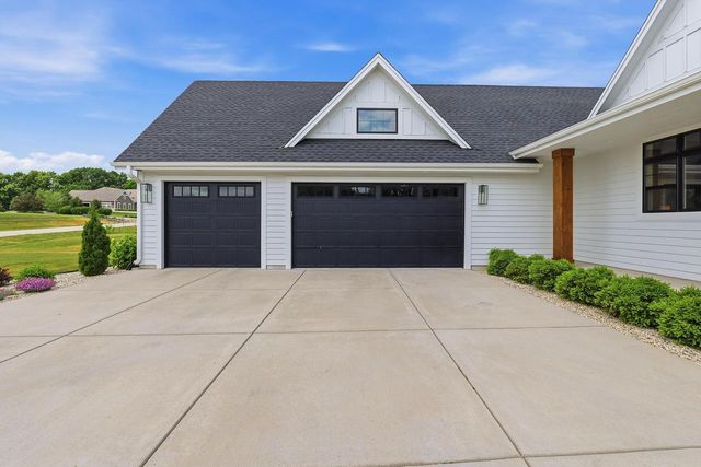 3864 Hickory Hill PARKWAY, Hubertus, WI 53033