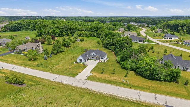 3864 Hickory Hill PARKWAY, Hubertus, WI 53033