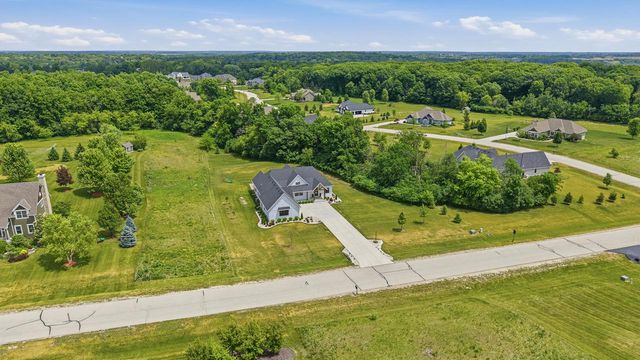 3864 Hickory Hill PARKWAY, Hubertus, WI 53033