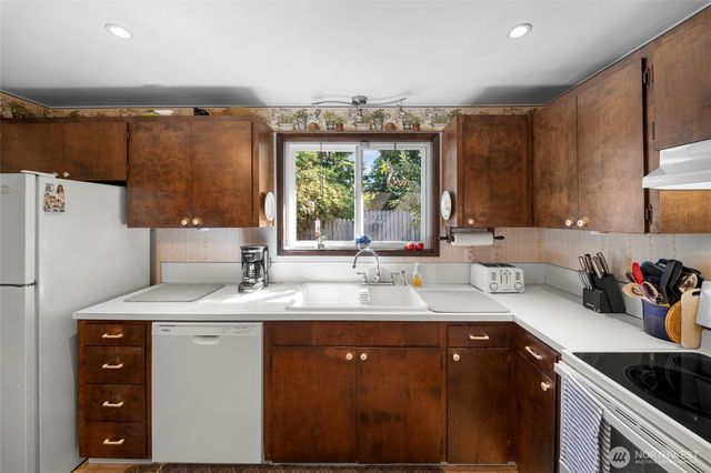1921 Parkwood Drive SE, Olympia, WA 98501