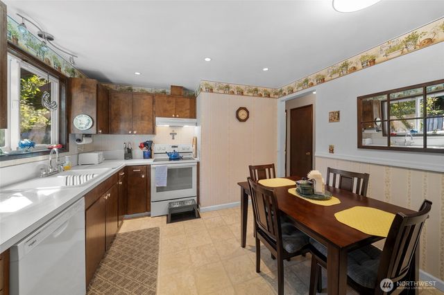 1921 Parkwood Drive SE, Olympia, WA 98501