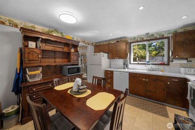 1921 Parkwood Drive SE, Olympia, WA 98501