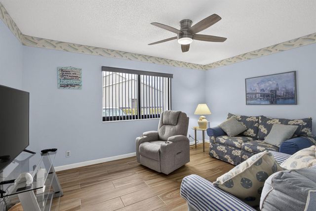 2641 W Gately Dr W 1901, West Palm Beach, FL 33415