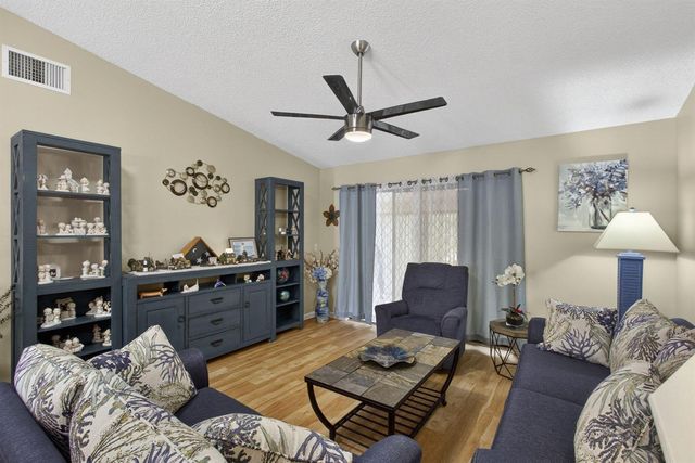 2641 W Gately Dr W 1901, West Palm Beach, FL 33415