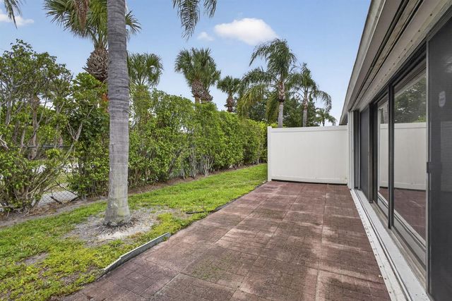 2641 W Gately Dr W 1901, West Palm Beach, FL 33415