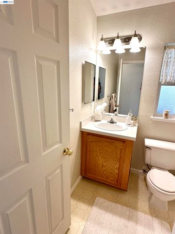 884 Sungold Cir 123, Livermore, CA 94551