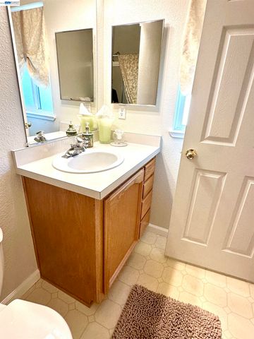 884 Sungold Cir 123, Livermore, CA 94551