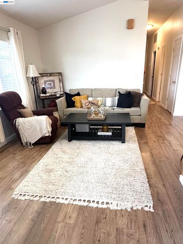 884 Sungold Cir 123, Livermore, CA 94551