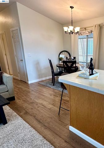 884 Sungold Cir 123, Livermore, CA 94551