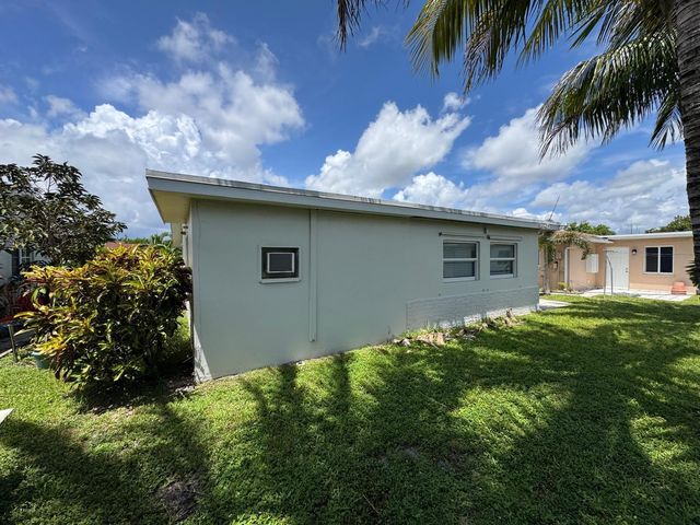 4717 NW 49TH Place, Tamarac, FL 33319