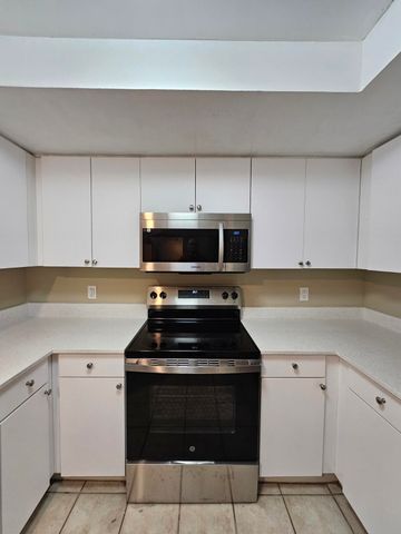 4191 N Haverhill Road 408, West Palm Beach, FL 33417