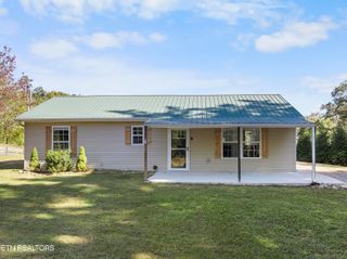 415 McGhee Lane, Jacksboro, TN 37757