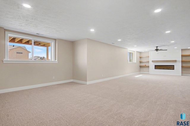 5505 E Morningside Cir Circle, Sioux Falls, SD 57110