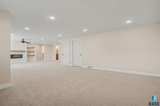 5505 E Morningside Cir Circle, Sioux Falls, SD 57110