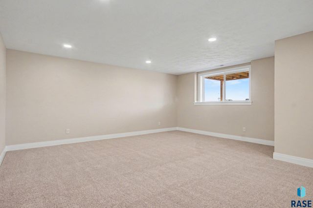 5505 E Morningside Cir Circle, Sioux Falls, SD 57110
