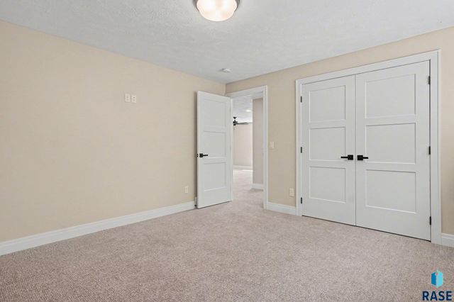 5505 E Morningside Cir Circle, Sioux Falls, SD 57110