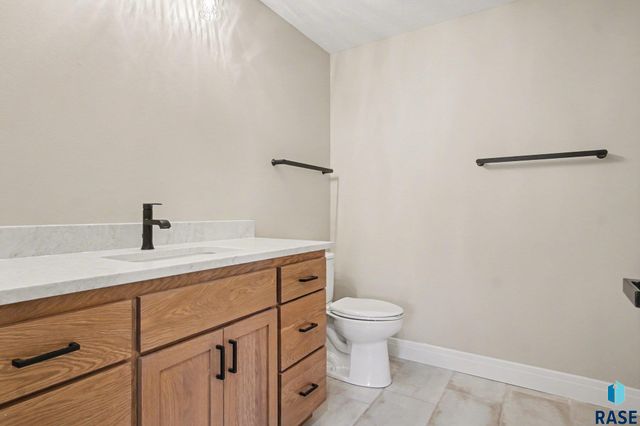 5505 E Morningside Cir Circle, Sioux Falls, SD 57110