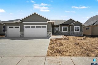 5505 E Morningside Cir Circle, Sioux Falls, SD 57110
