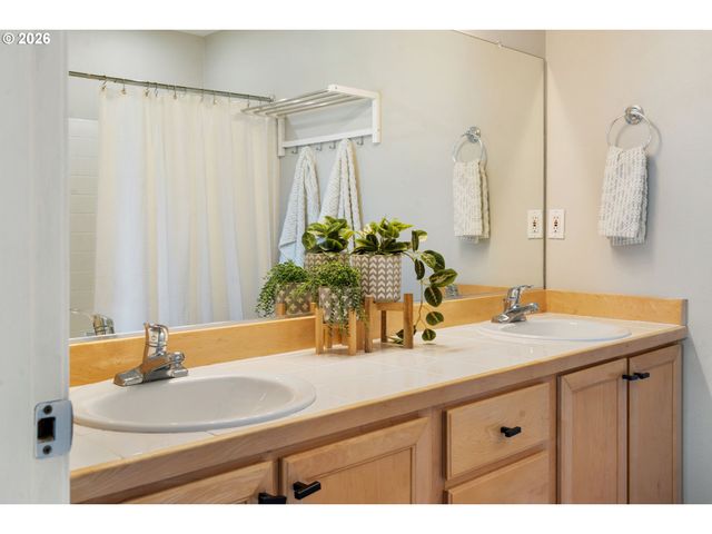 13159 Sw BRIANNE Way, Portland, OR 97223
