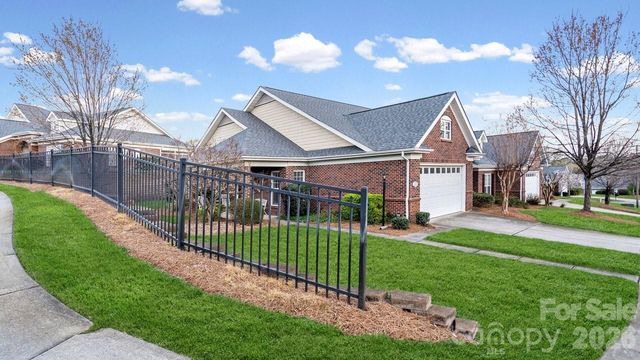 2820 Summer Valley Court, Charlotte, NC 28269