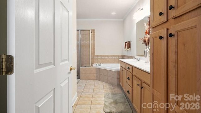 2820 Summer Valley Court, Charlotte, NC 28269