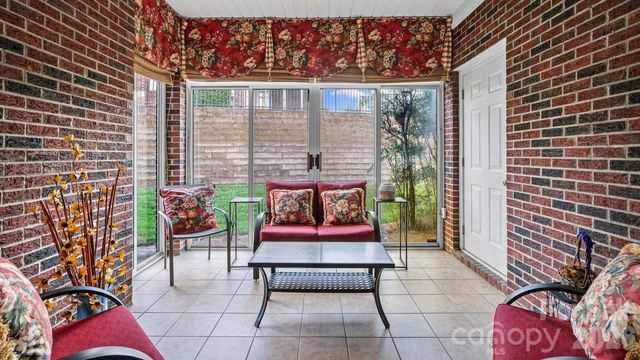 2820 Summer Valley Court, Charlotte, NC 28269