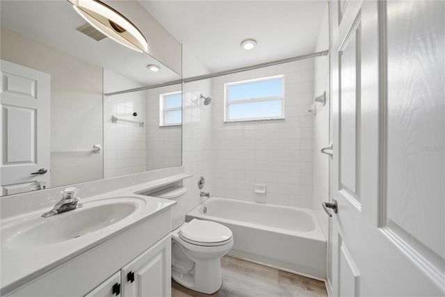 7660 SWEETBAY CIRCLE, Bradenton, FL 34203