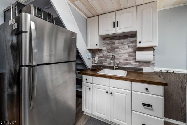 66 Fairlawn Dr, West Milford Twp., NJ 07421