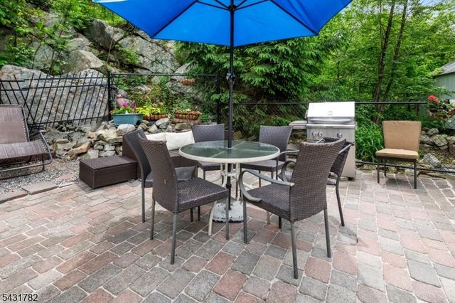 66 Fairlawn Dr, West Milford Twp., NJ 07421