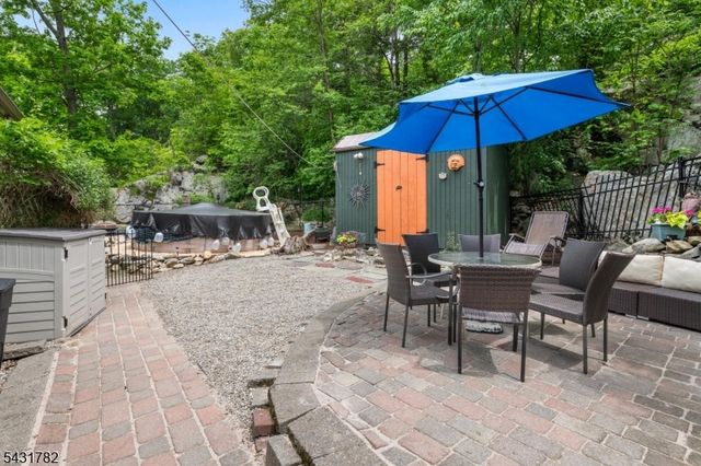 66 Fairlawn Dr, West Milford Twp., NJ 07421