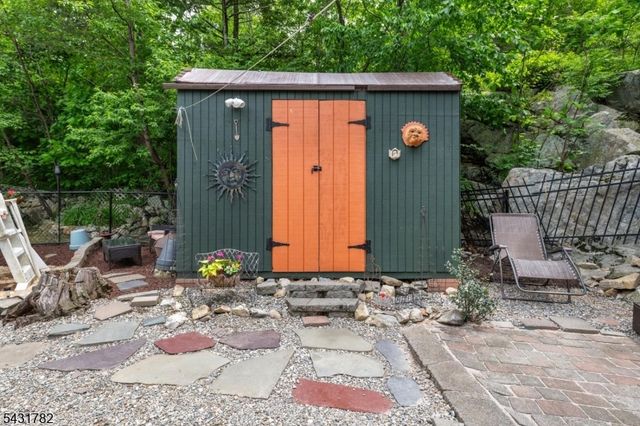66 Fairlawn Dr, West Milford Twp., NJ 07421