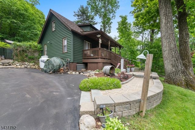 66 Fairlawn Dr, West Milford Twp., NJ 07421